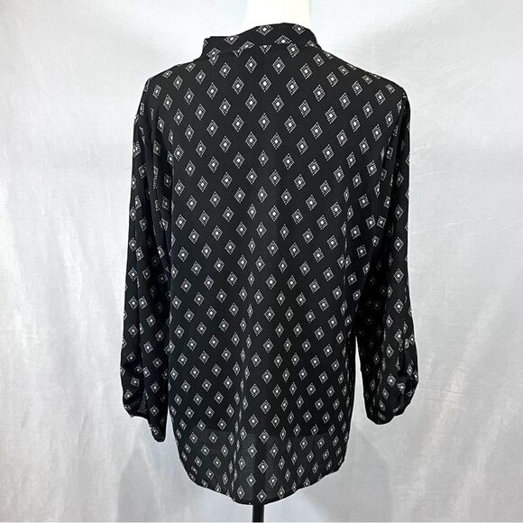Espresso long sleeve black & white tie neck geo print top size petite large - Picture 3 of 5